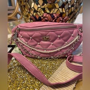-Beautiful Pink Fanny Pack!🩷